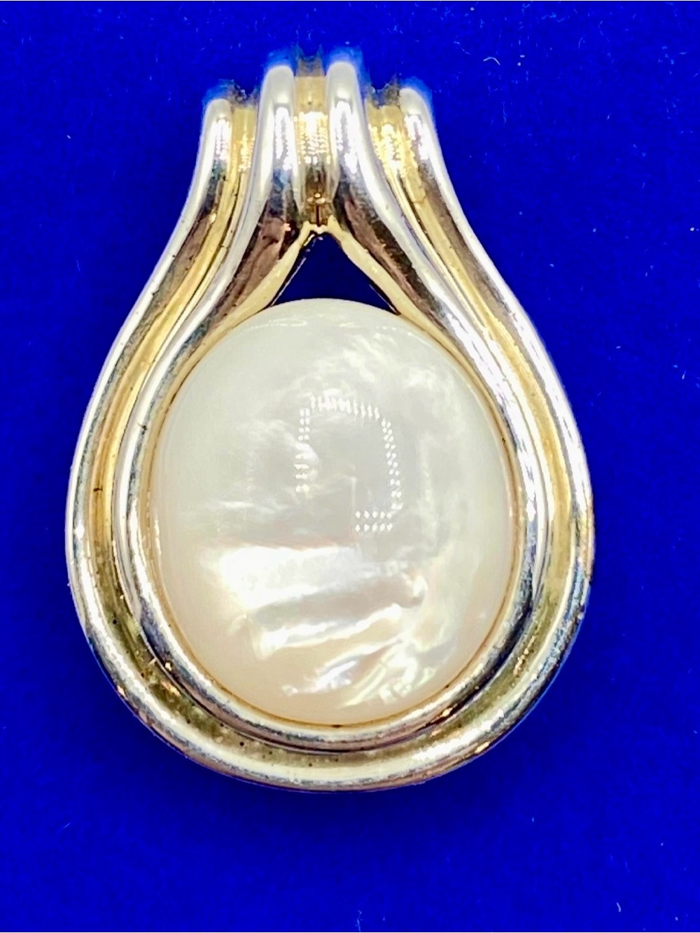 Sterling Silver GV Mother of Pearl Pendant